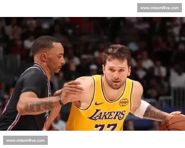 湖人对决热火总决赛下半场关键回放攻防全解析巨星表现与胜负转折